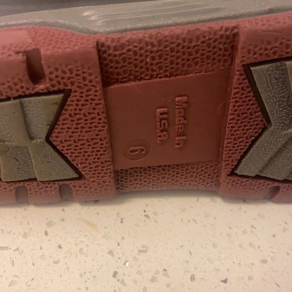 Women’s L.L bean size 9 winter weather proof boots black& red - Picture 8 of 8